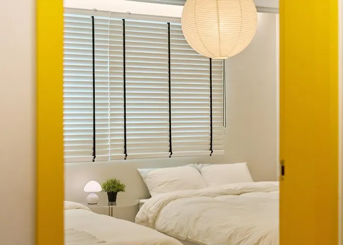 Casa Amarilla 6 Minutes On Foot From Hongik Station *