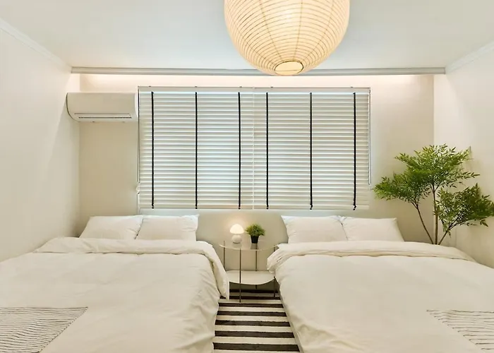 Villa Casa Amarilla 6 Minutes On Foot From Hongik Station Seoul