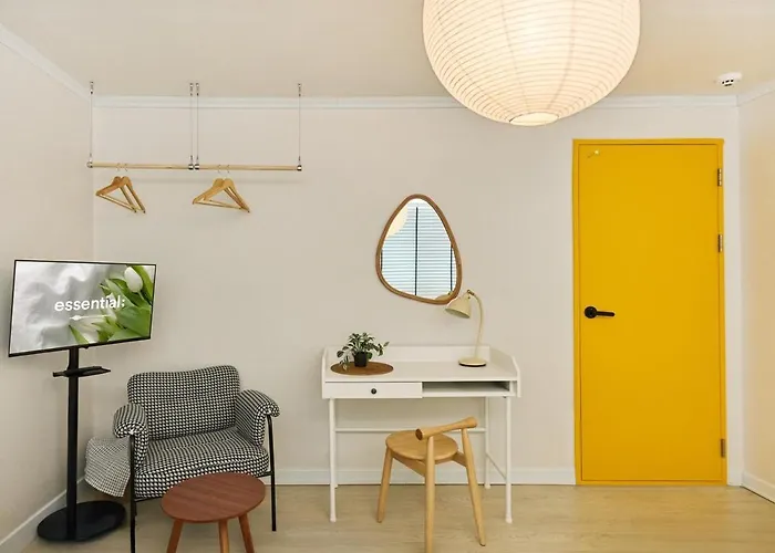 Casa Amarilla 6 Minutes On Foot From Hongik Station