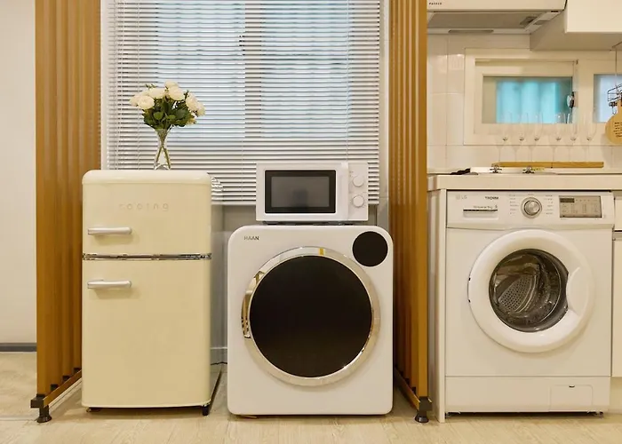 Casa Amarilla 6 Minutes On Foot From Hongik Station Seoul