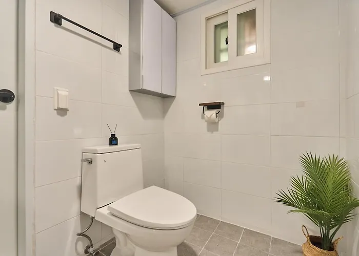 Casa Amarilla 6 Minutes On Foot From Hongik Station Seoul